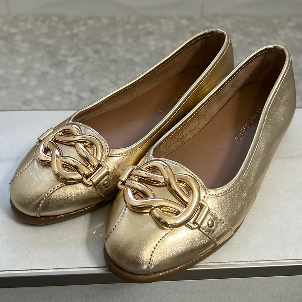 AEROSOLES Big Bet Ballet Flat Gold Size 5 New Without Box